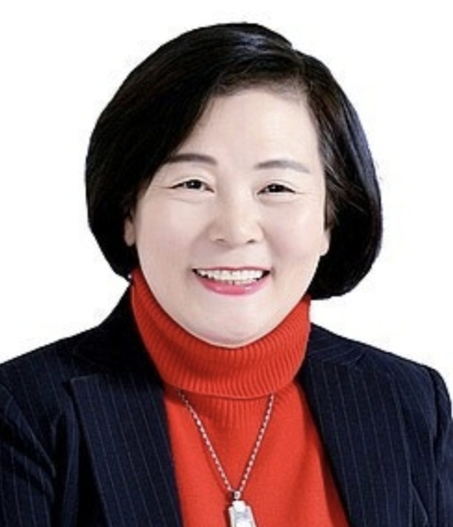 김민정 시인의 시 '들었다' 를 문학평론가  청람 김왕식 평하다